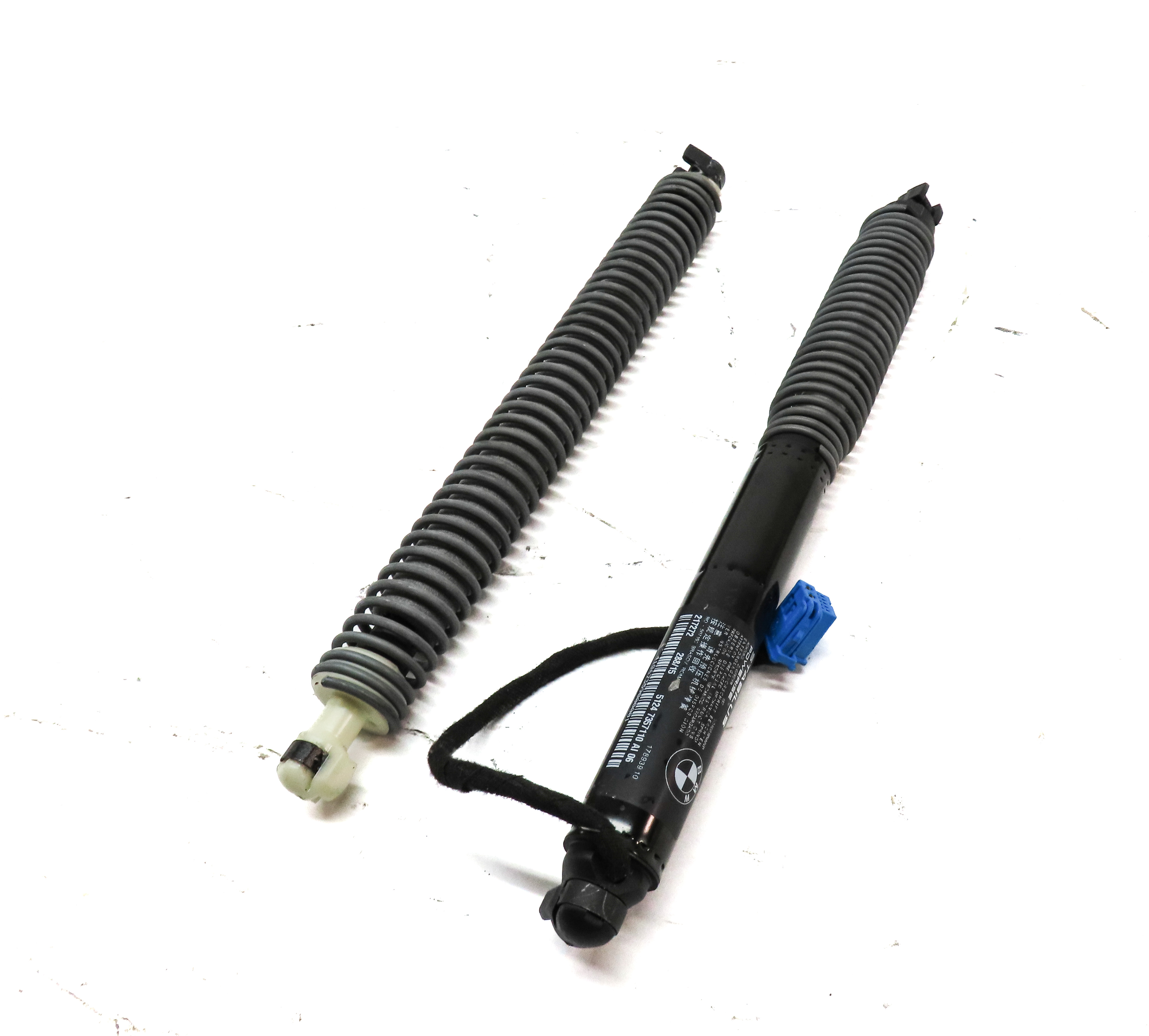 2016 BMW 750i (G11) REAR HATCH TRUNK ASSIST LEFT & RIGHT ELECTRIC SHOCK SET 2 — exact item pictured